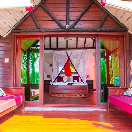 Ampazony Oasis Lodge 马哈赞加 外观 照片
