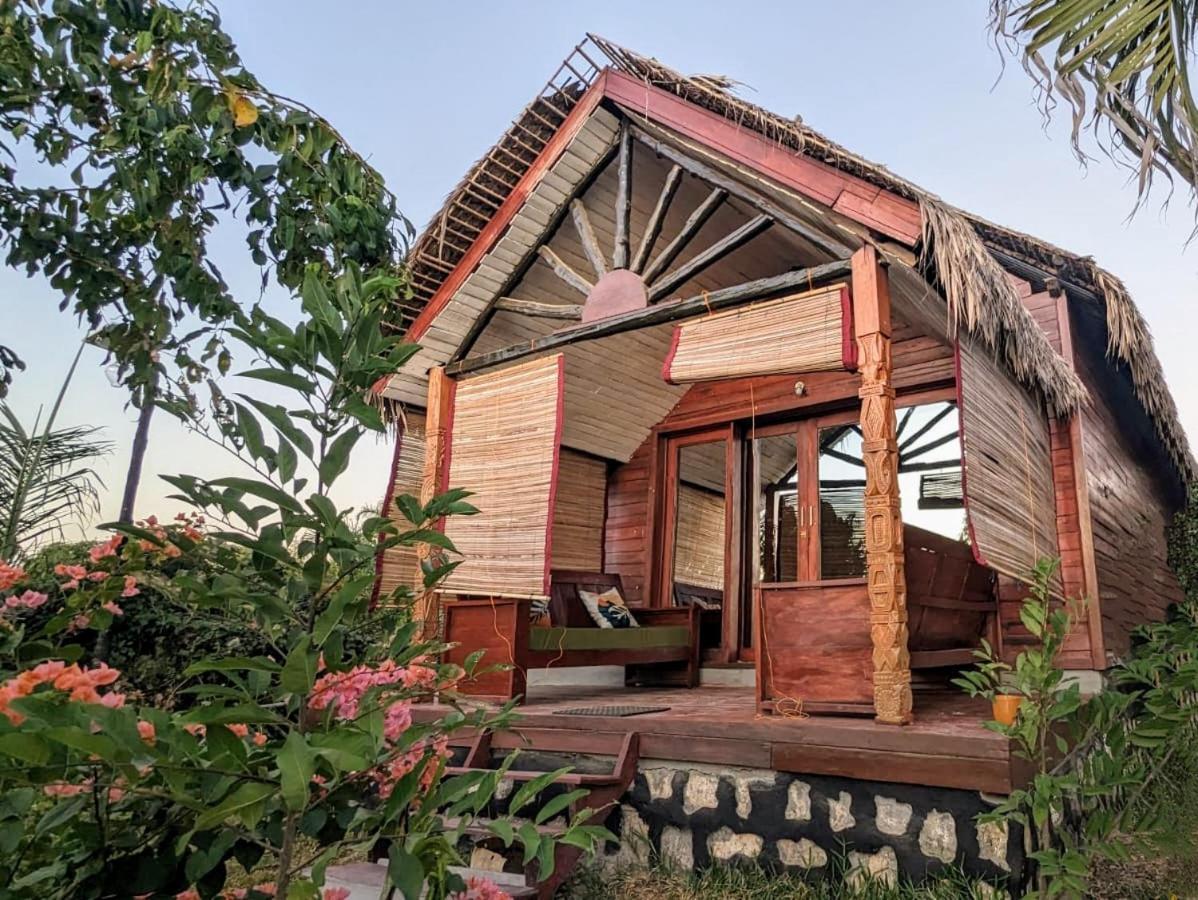 Ampazony Oasis Lodge 马哈赞加 外观 照片