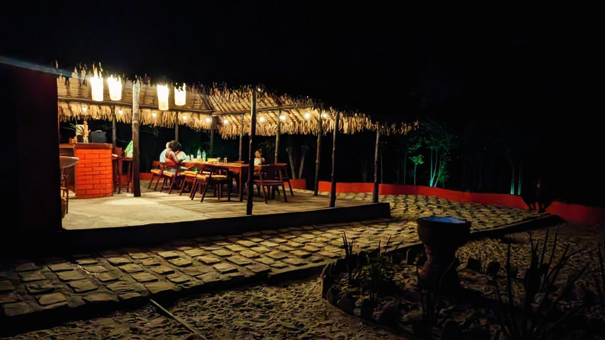 Ampazony Oasis Lodge 马哈赞加 外观 照片