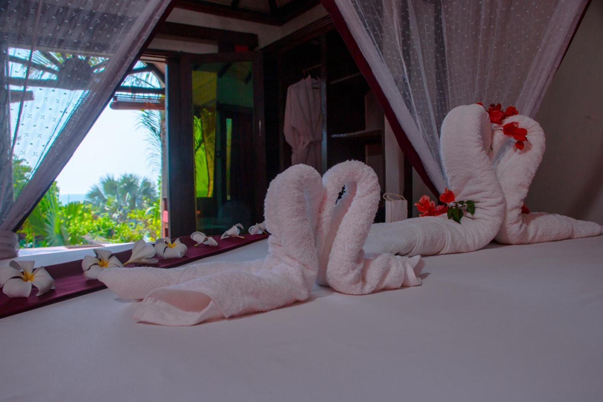 Ampazony Oasis Lodge 马哈赞加 外观 照片