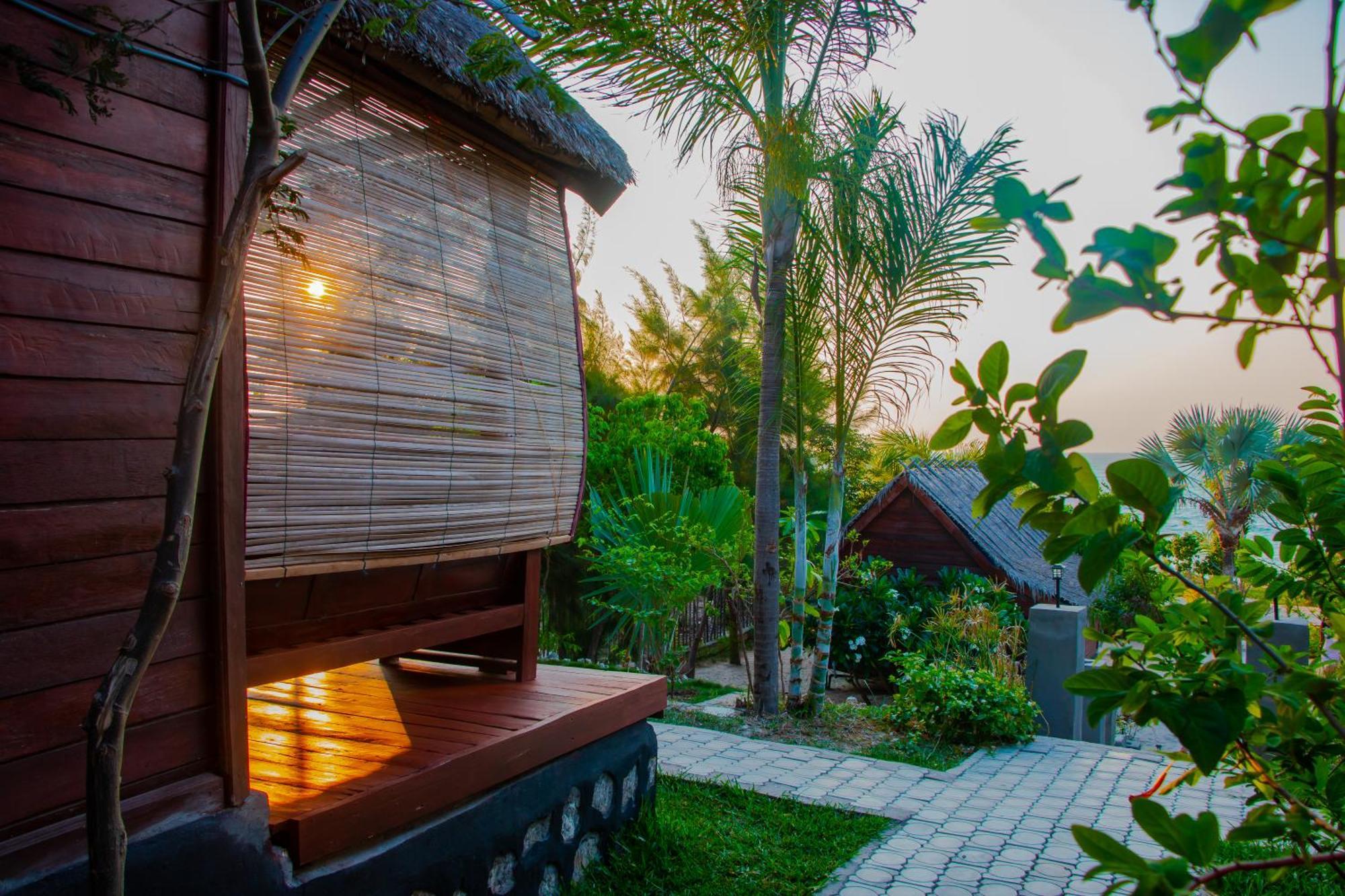 Ampazony Oasis Lodge 马哈赞加 外观 照片
