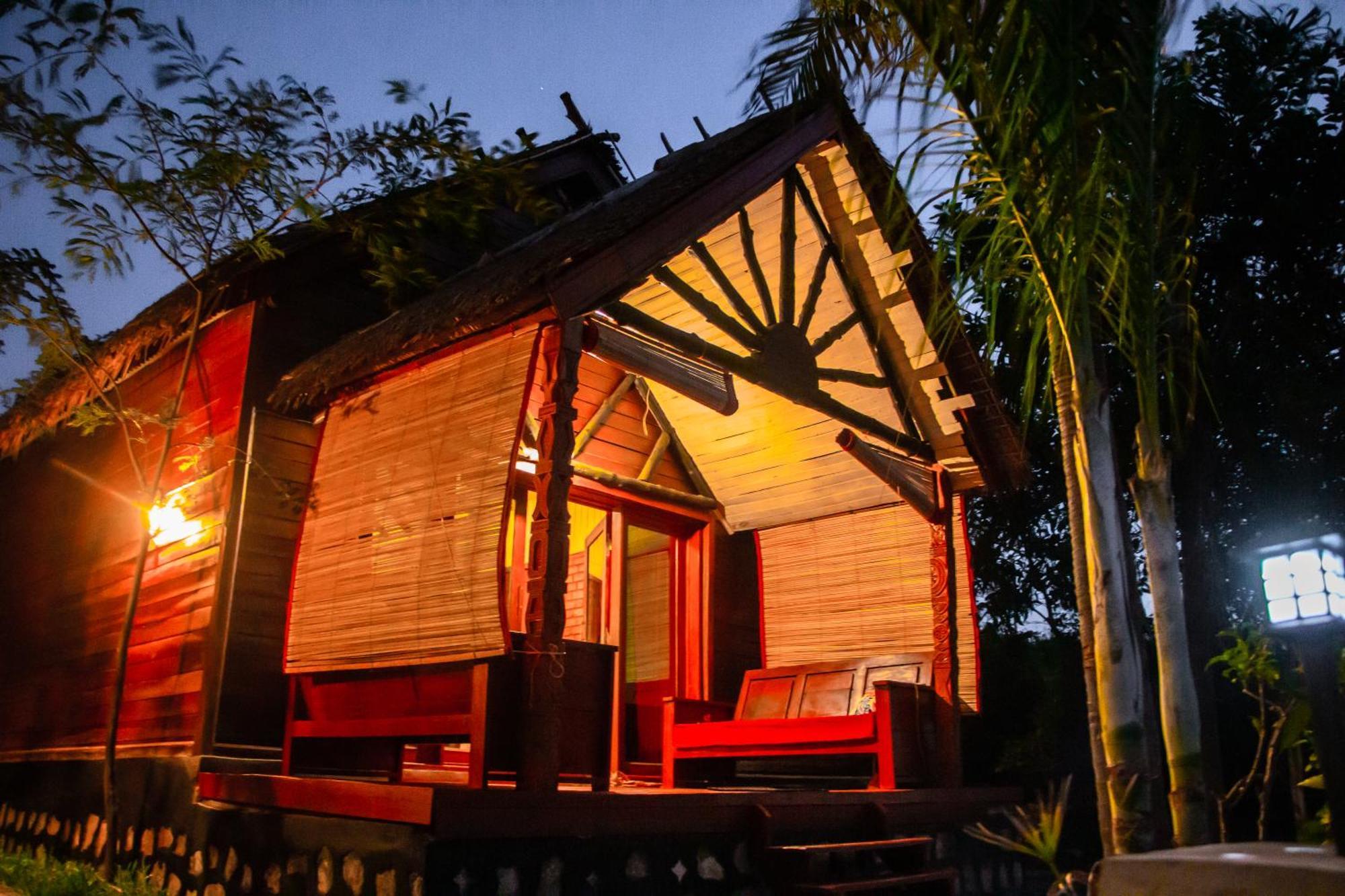 Ampazony Oasis Lodge 马哈赞加 外观 照片