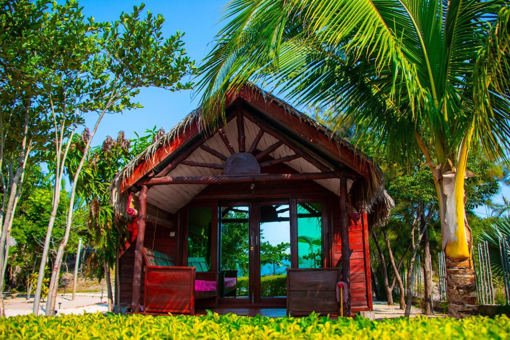Ampazony Oasis Lodge 马哈赞加 外观 照片