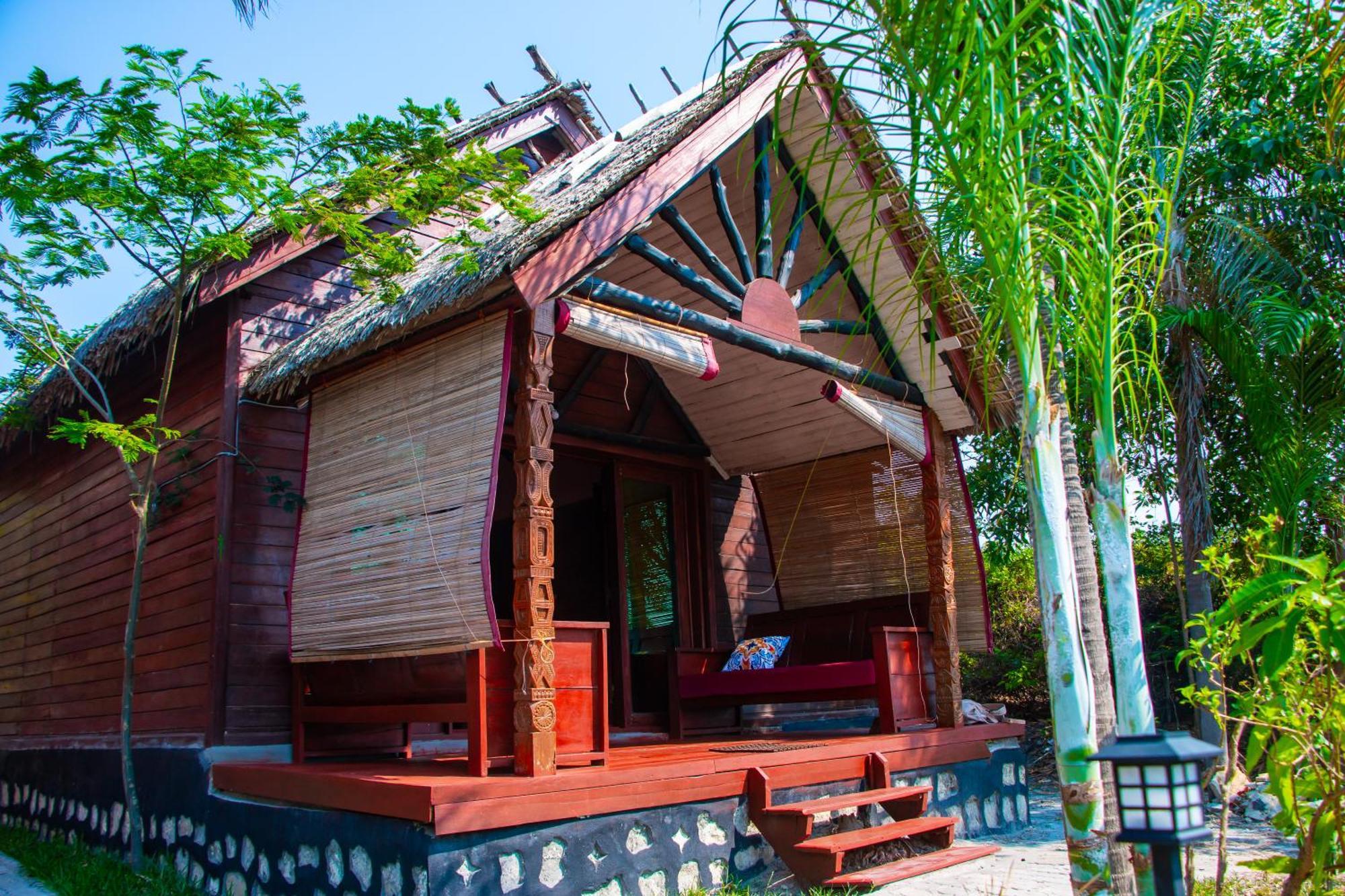 Ampazony Oasis Lodge 马哈赞加 外观 照片